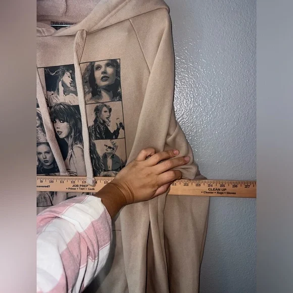 TAYLOR SWIFT ERAS TOUR WOMEN'S BEIGE LONG SLEEVE HOODED SWEATSHIRT SIZE L - Picture 5 of 6